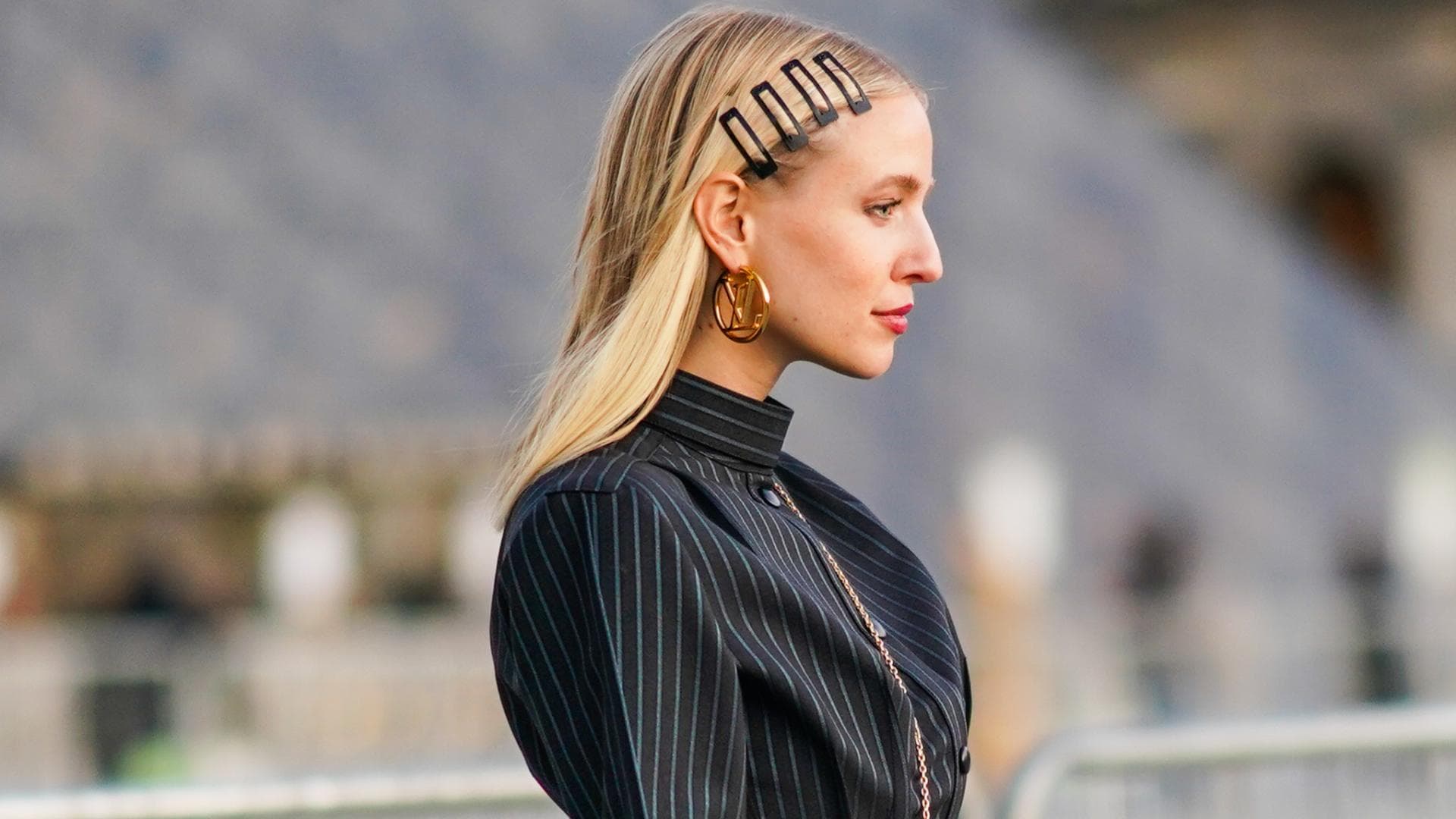 Leonie Hanne mittellange Haare mit Haarspange