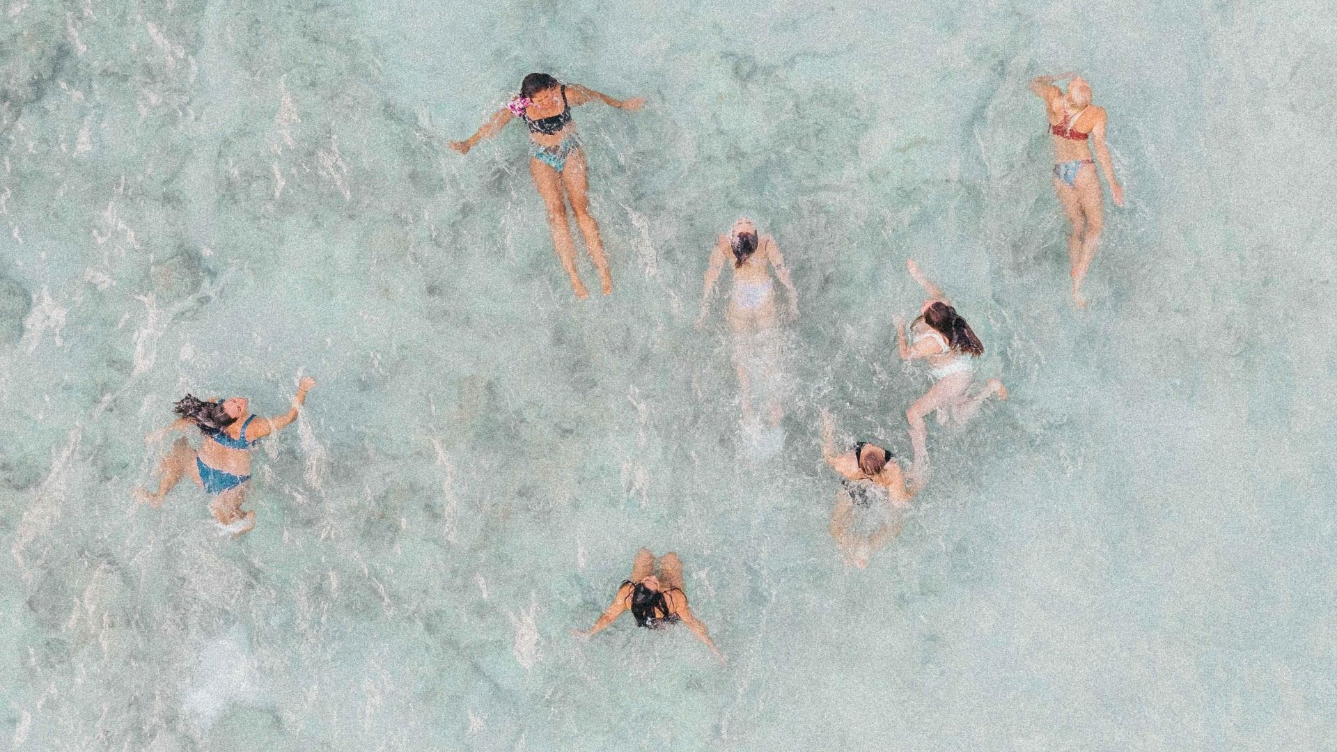 Menschen im Swimmingpool