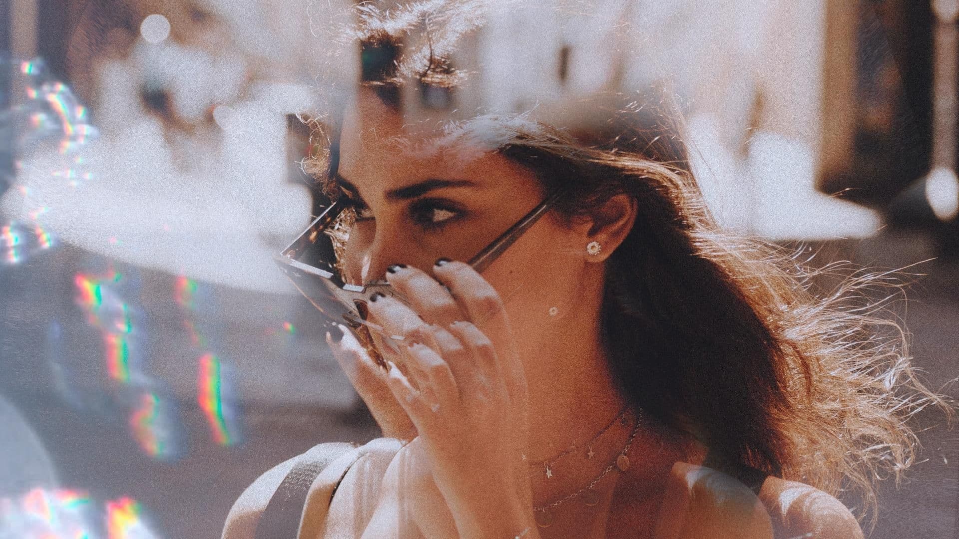 Mädchen mit Sonnenbrille