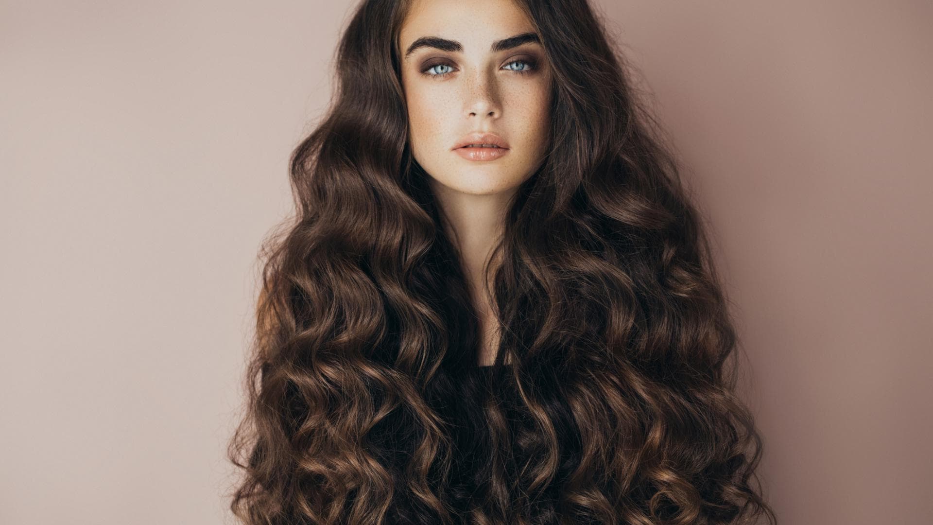 Der beste Curler für Beach Waves – laut Friseuren