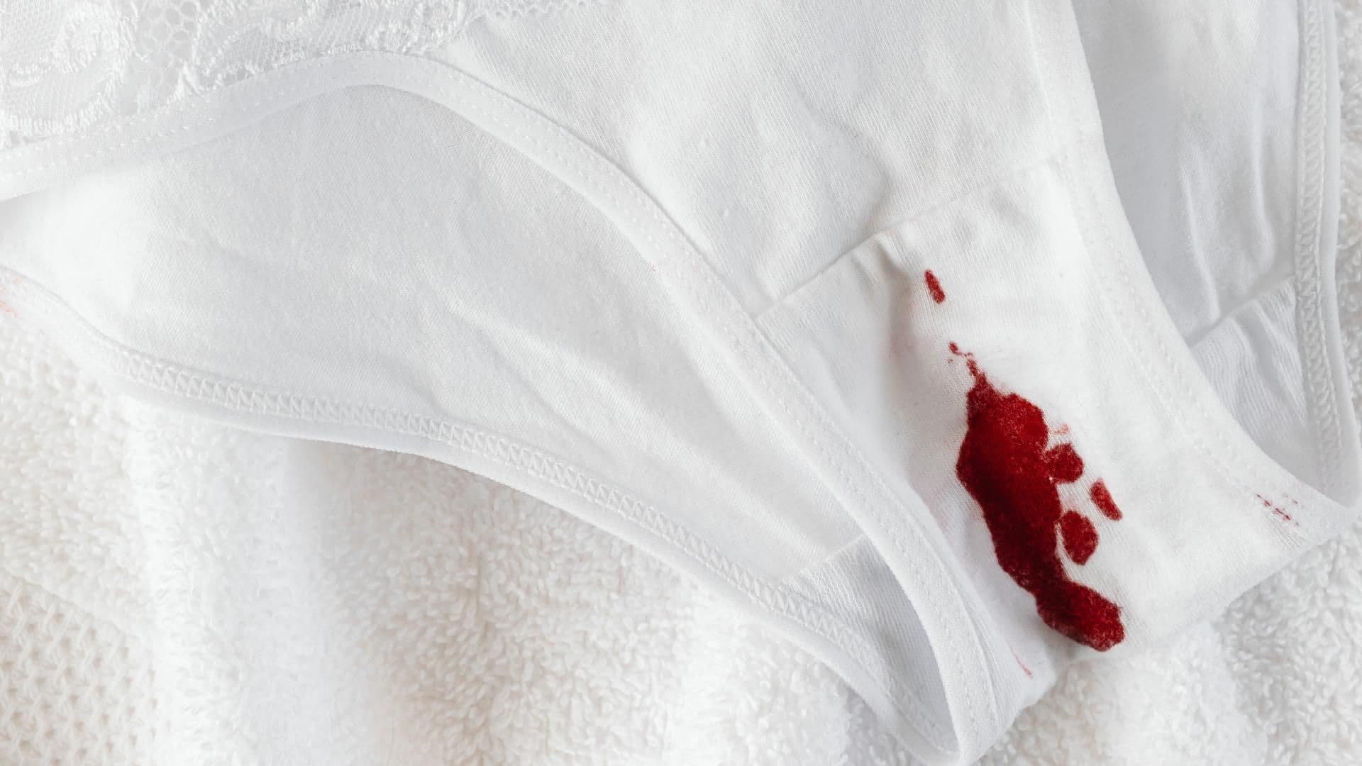 Unterhose mit Periodenblut