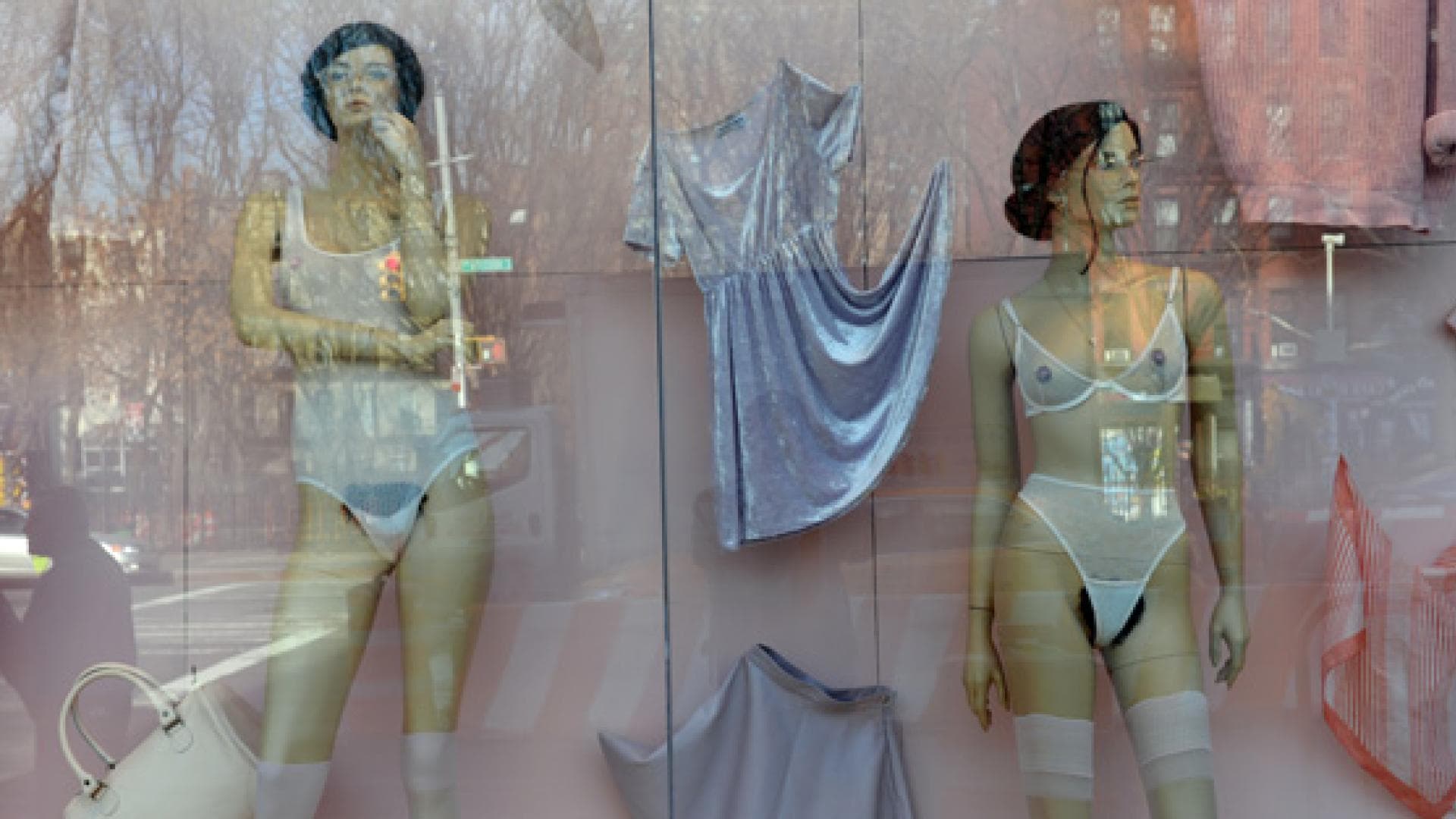 american-apparel-schamhaare-schaufensterpuppen-557-1909373.jpg