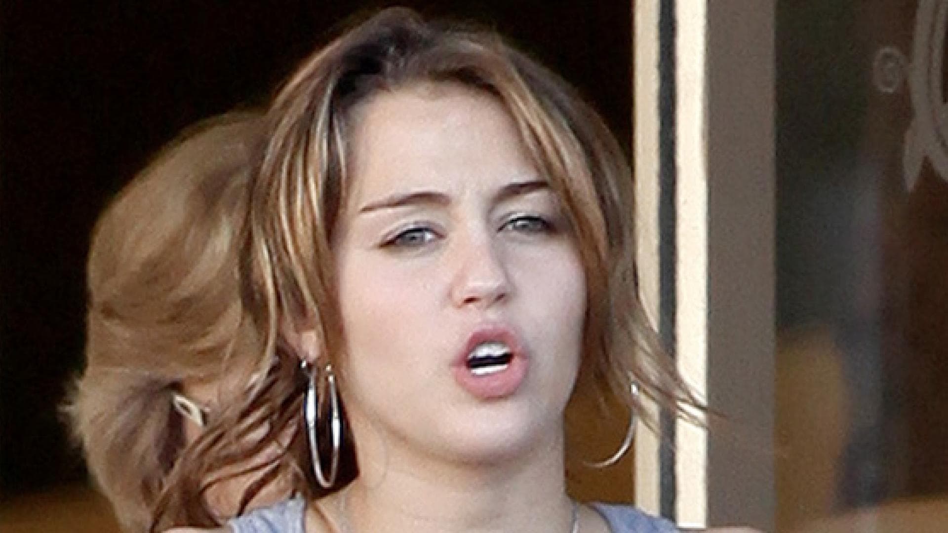 miley-cyrus-wehrt-sich-gegen-fett-geruechte-foto-splashnews-557x313-418063.jpg