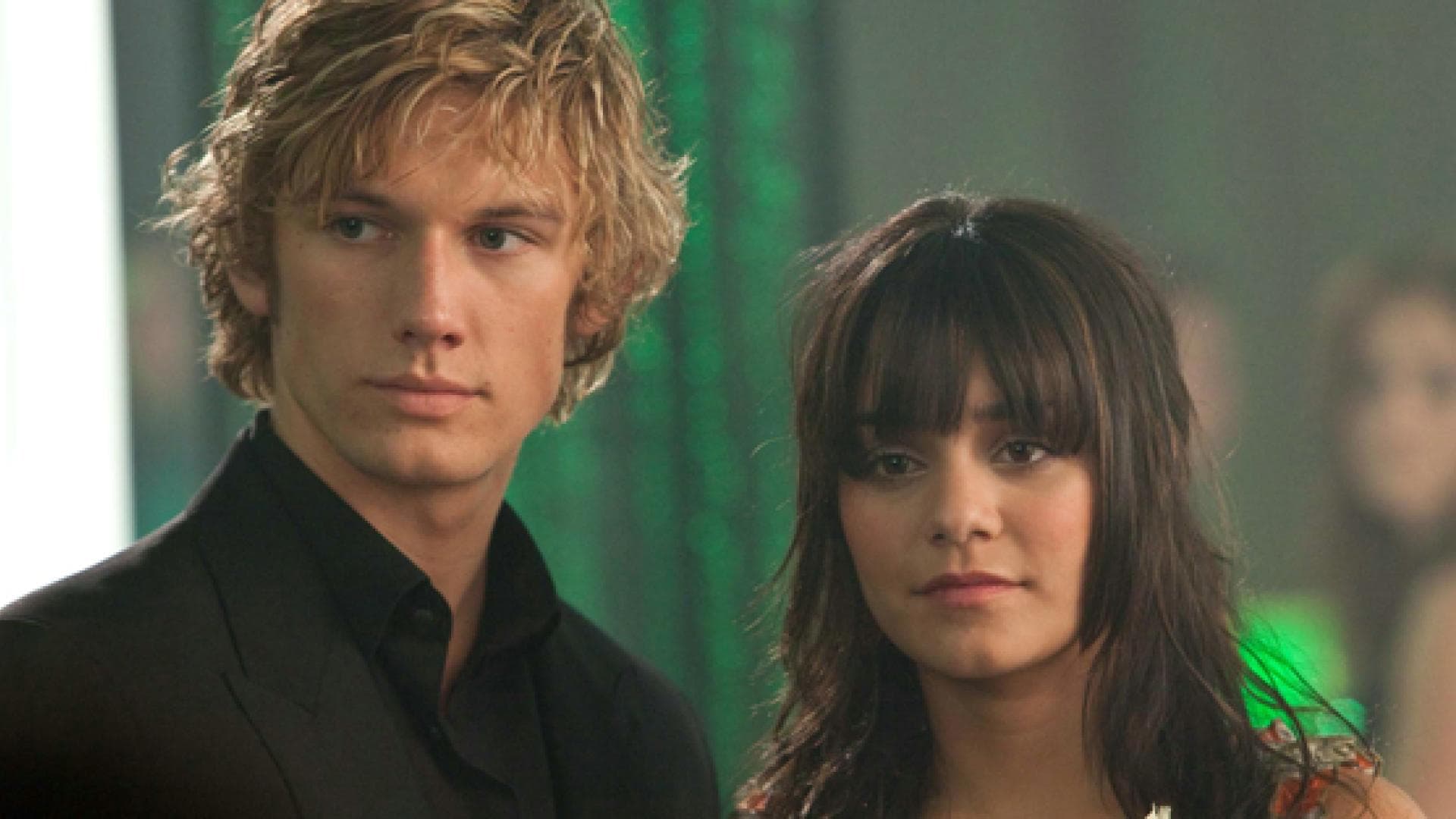 vanessa-hudgens-und-alex-pettyfer-in-beastly-concorde-filmverleih-557x313-667061.jpg
