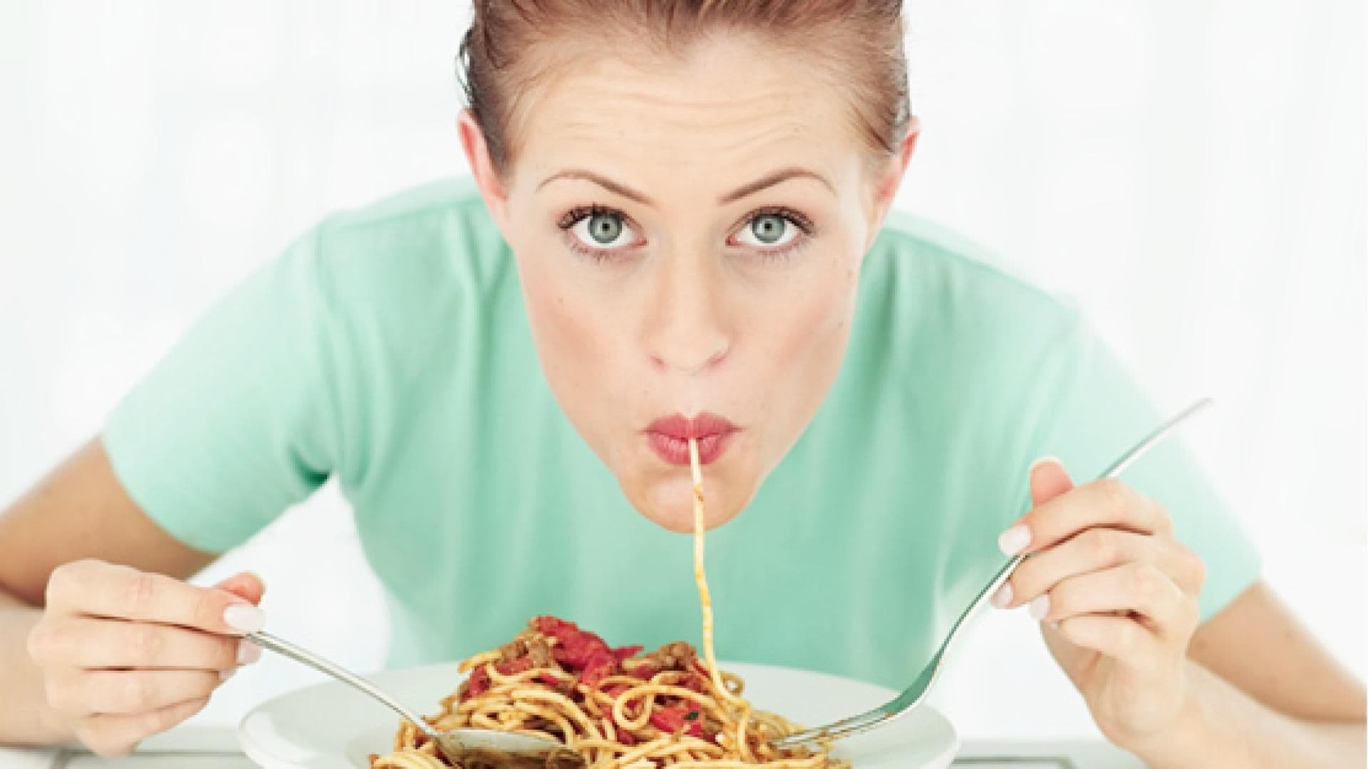 gesunde-ernaehrung-maedchen-isst-spaghetti-557x313-1290907.jpg