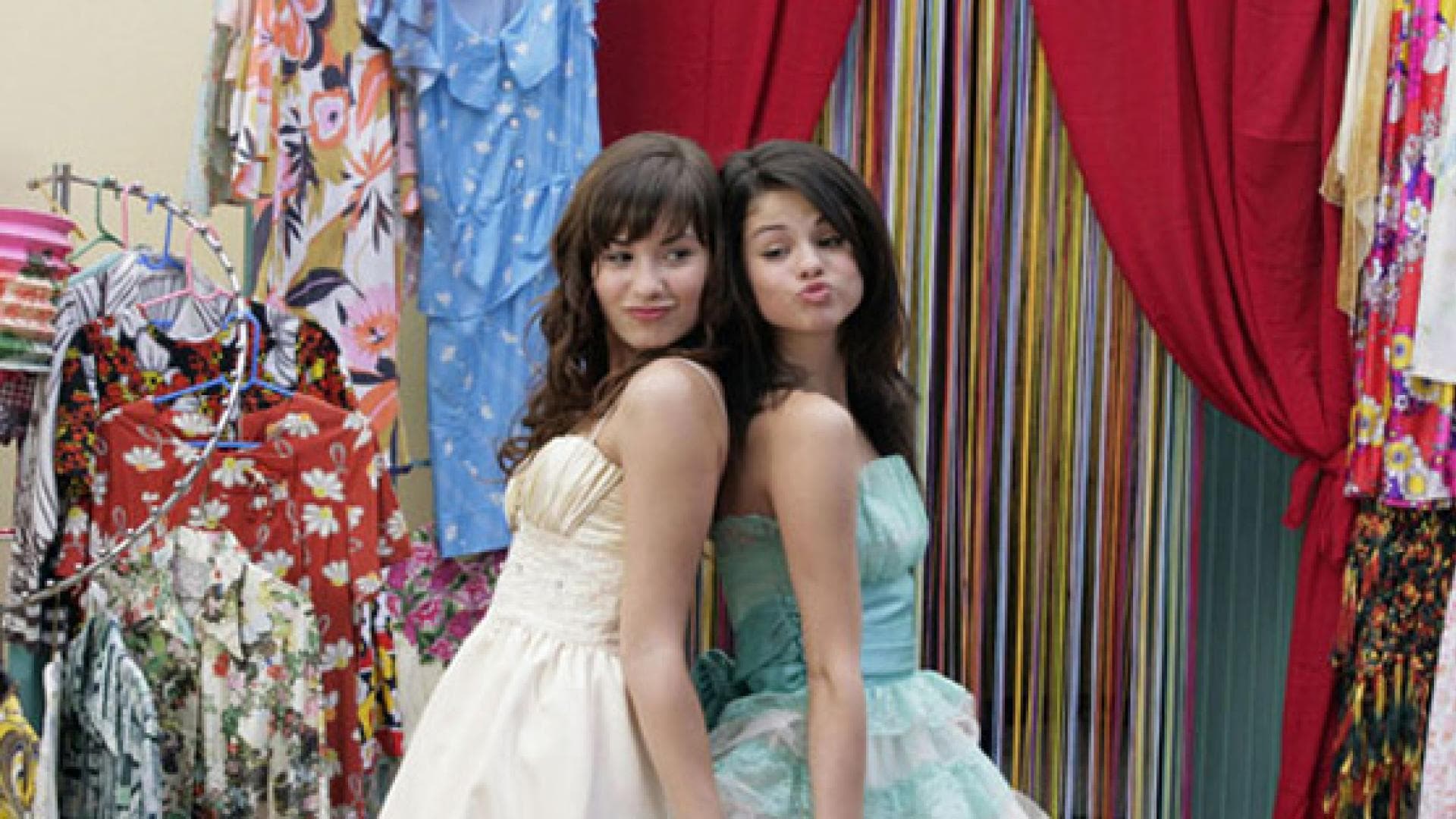 prinzessinnen-schutzprogramm-mit-demi-lovato-und-selena-gomez-557x313-419129.jpg