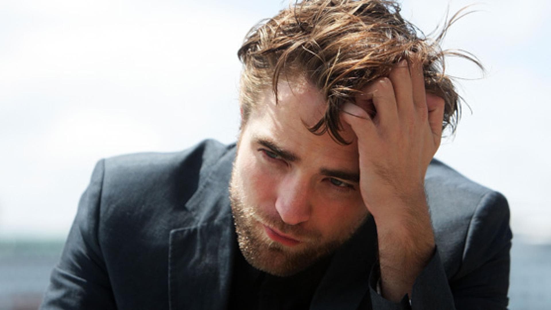 robert-pattinson-traurig-557-gi-1694867.jpg