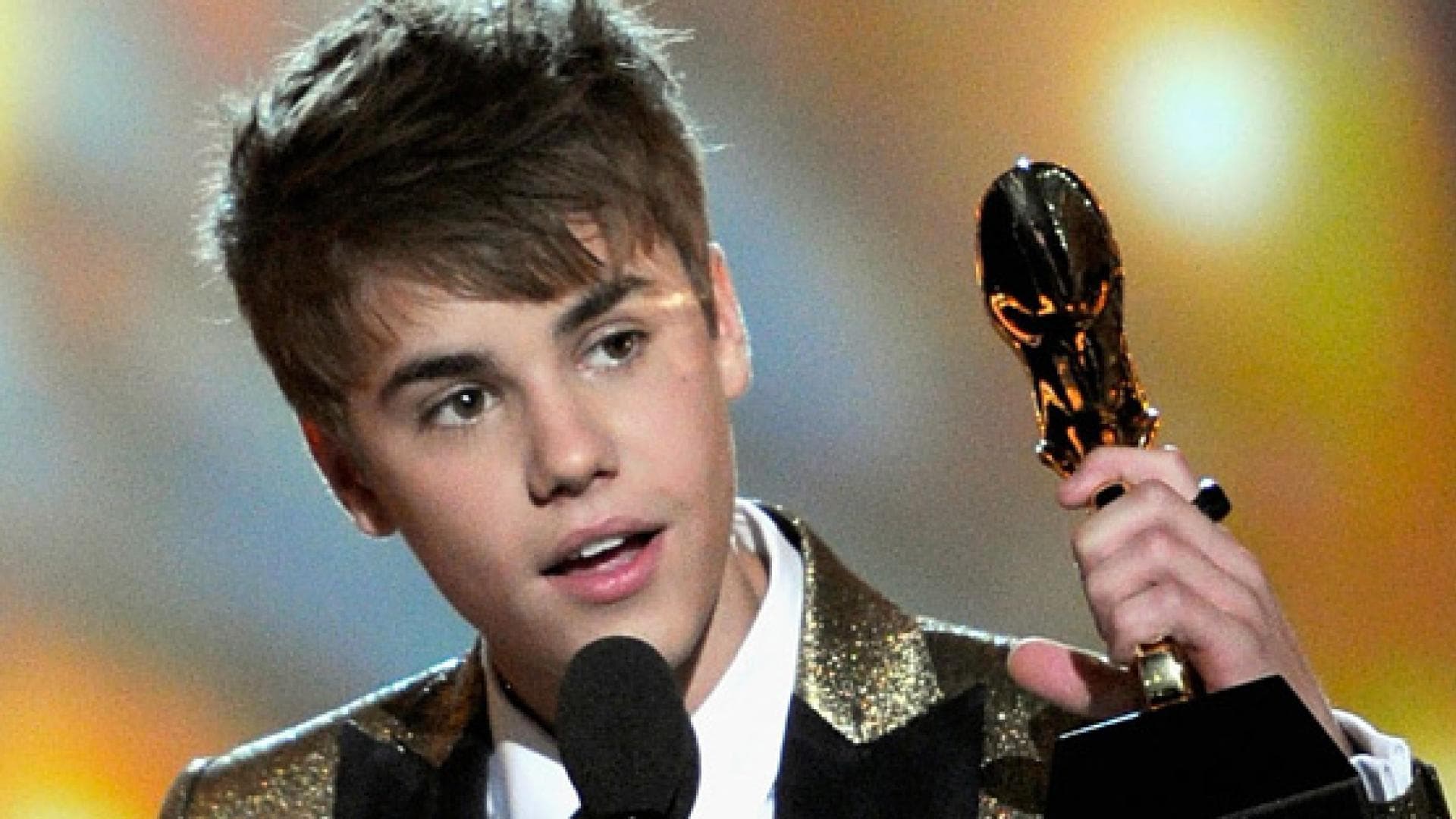 justin-bieber-bei-den-billboards-awards-2011-557x313-1154823.jpg