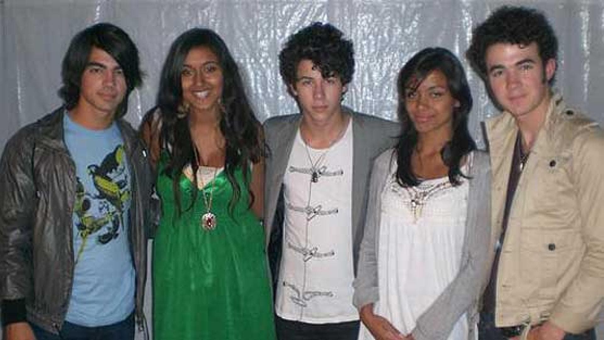 jonas-brothers-konzert-foto-mit-zwei-fans-557x313-452686.jpg