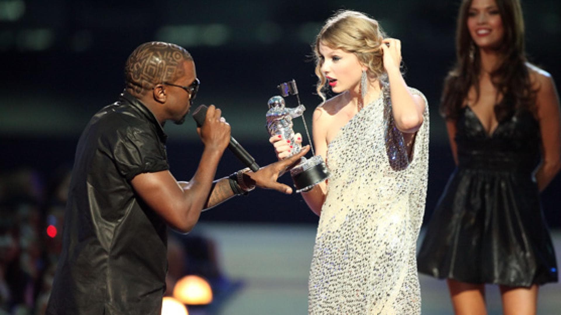 mtv-vmas-2009-kanye-west-poebelt-taylor-swift-an-557x313-524143.jpg