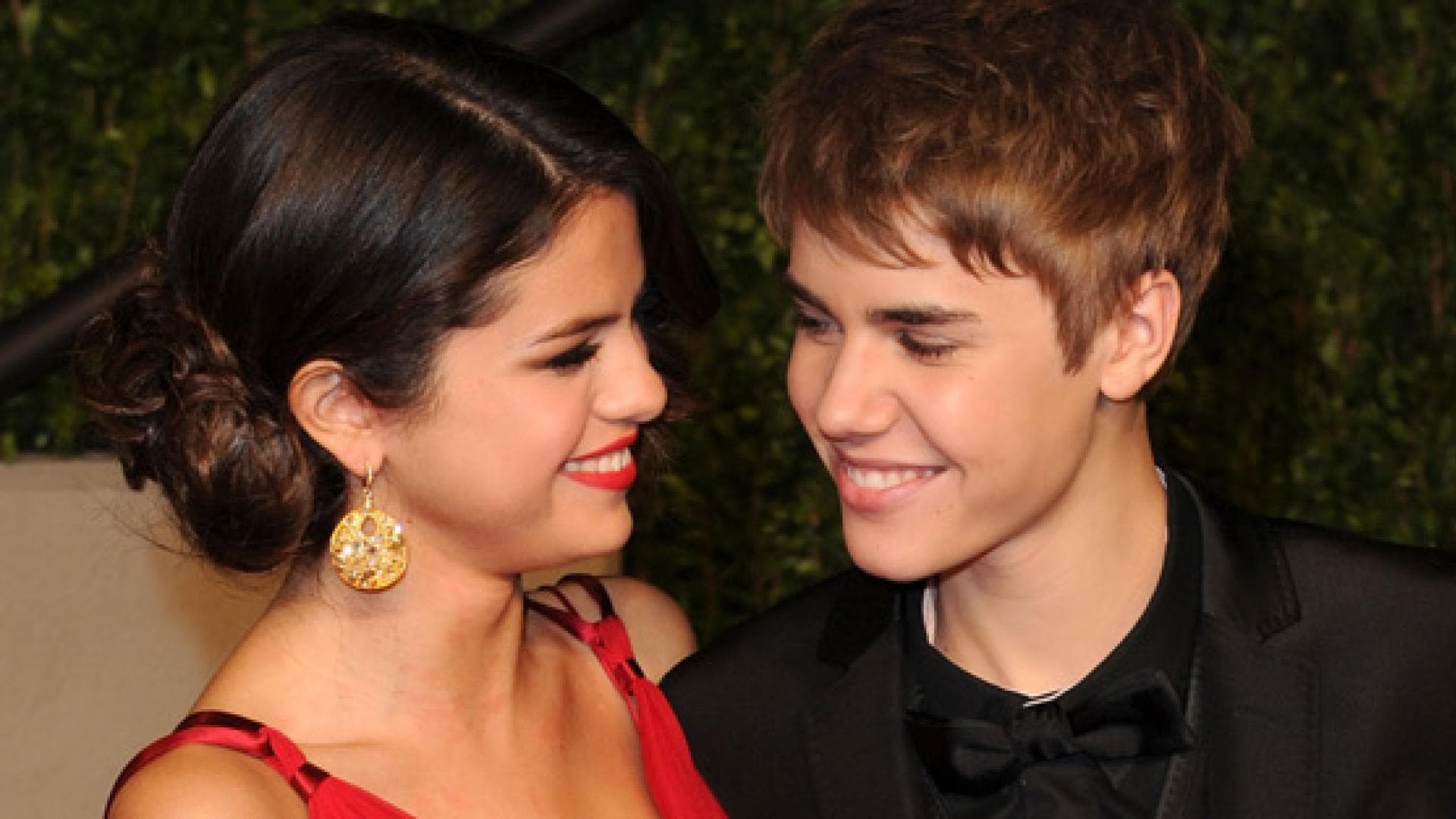 selena-gomez-und-justin-bieber-getty-images-557x313-1064687.jpg
