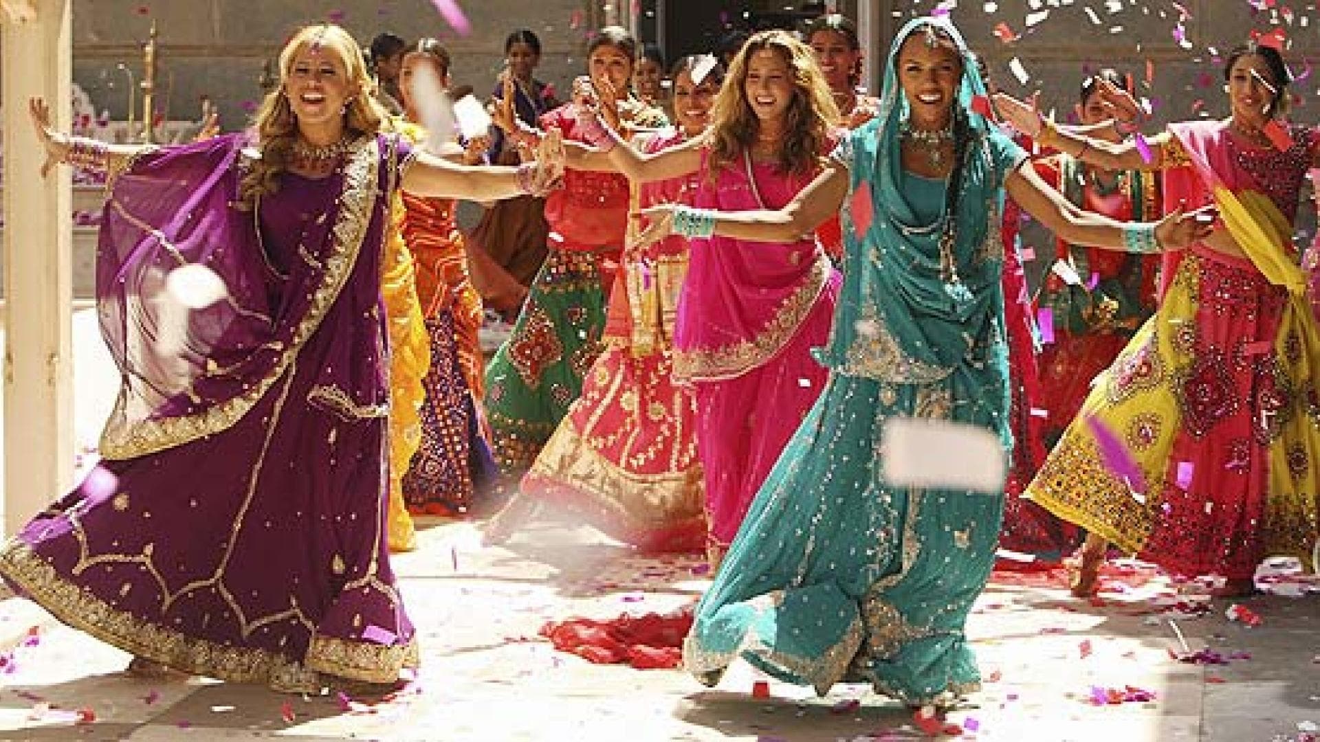 tanzszene-aus-cheetah-girls-one-world-mit-farbenfrohen-bollywood-kostuemen-557x313-305254.jpg