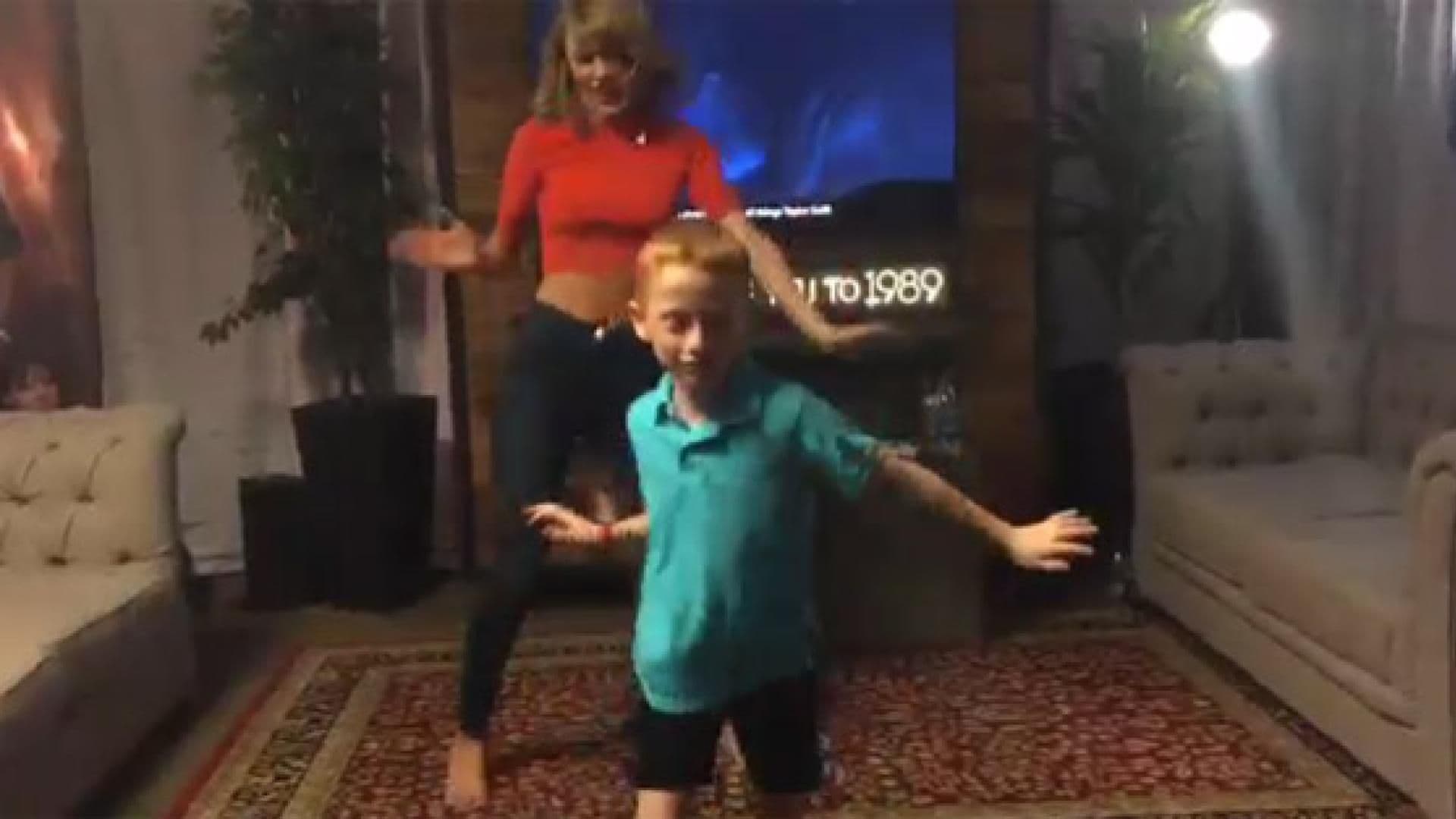 taylor-swift-fan-2086897.jpg
