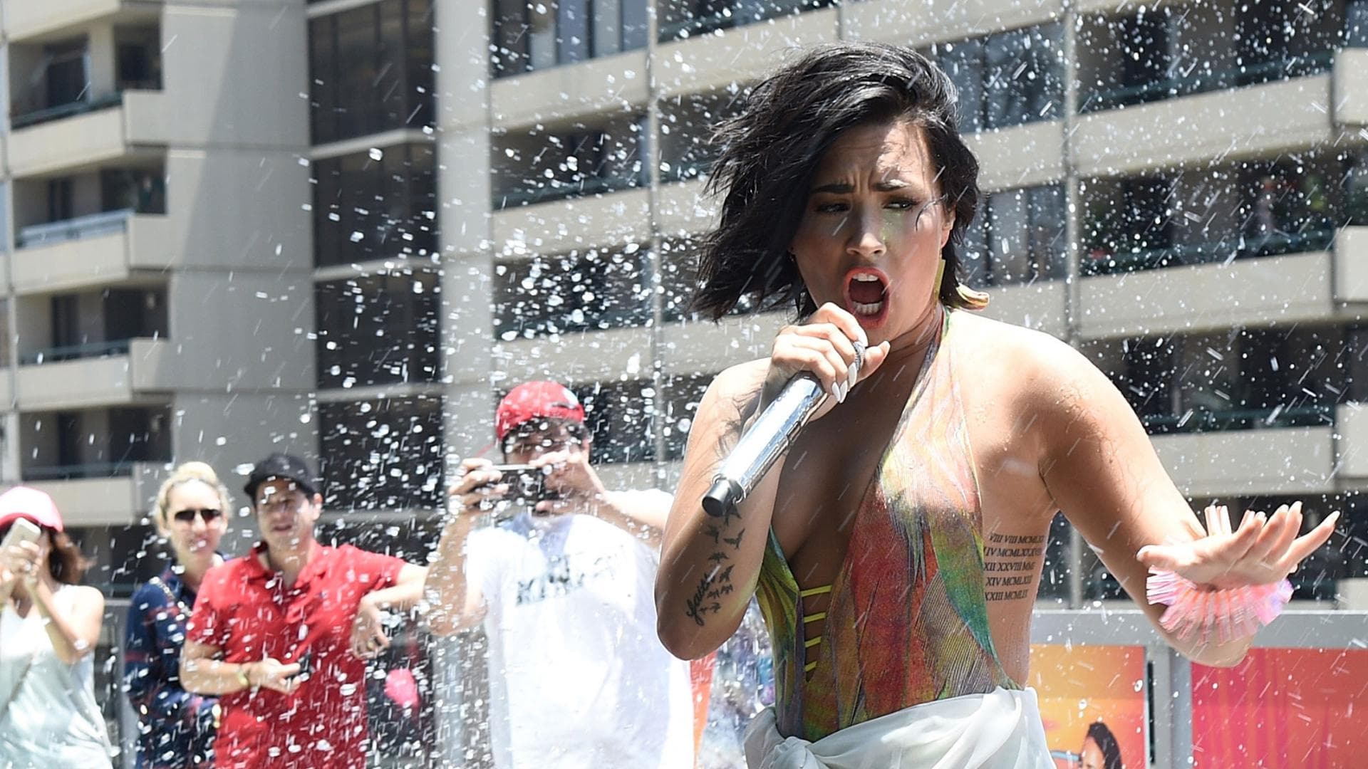 So krass stürzten Demi Lovato & Co. Quer