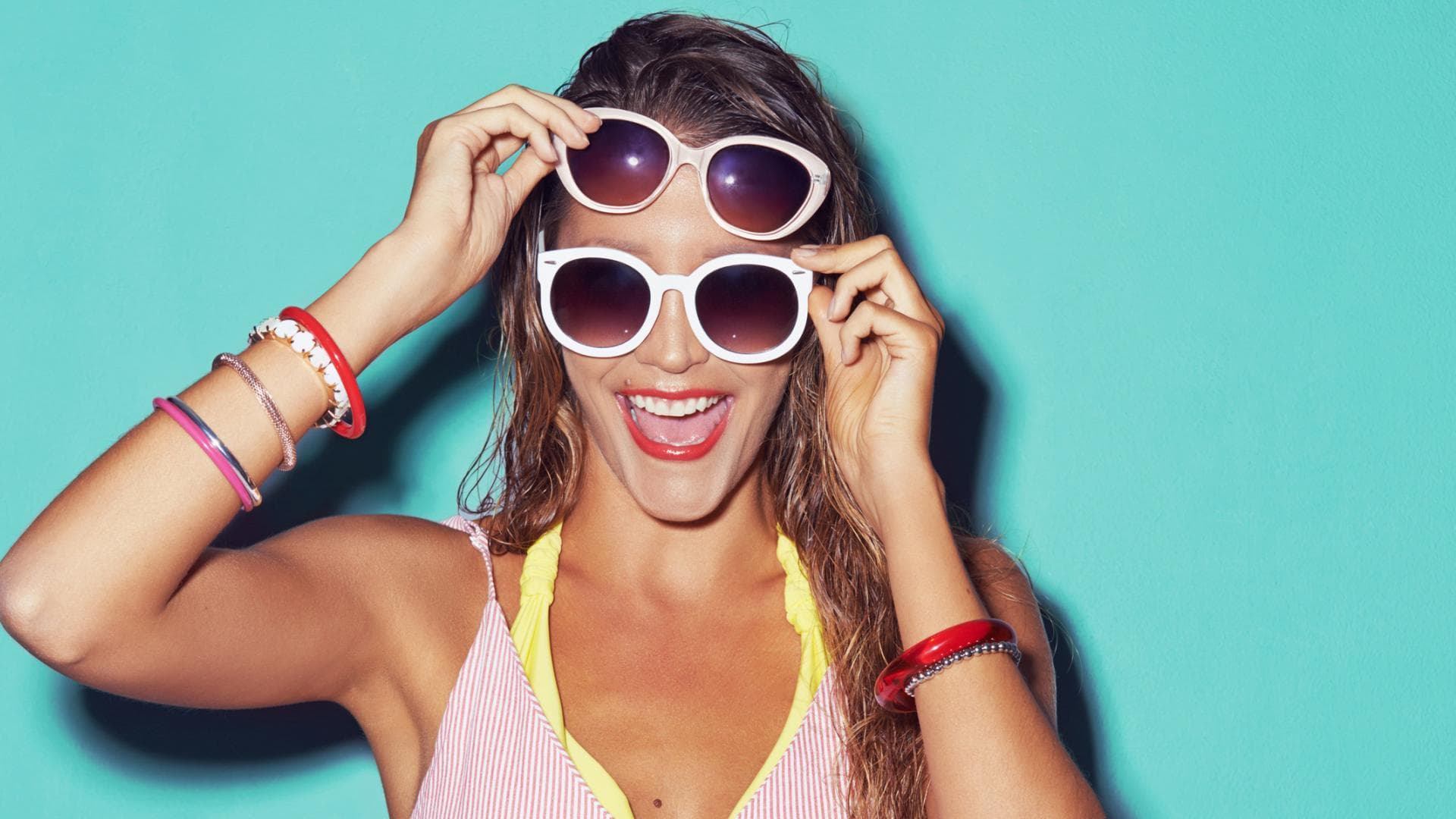 Frau-mit-sommeroutfit-quer