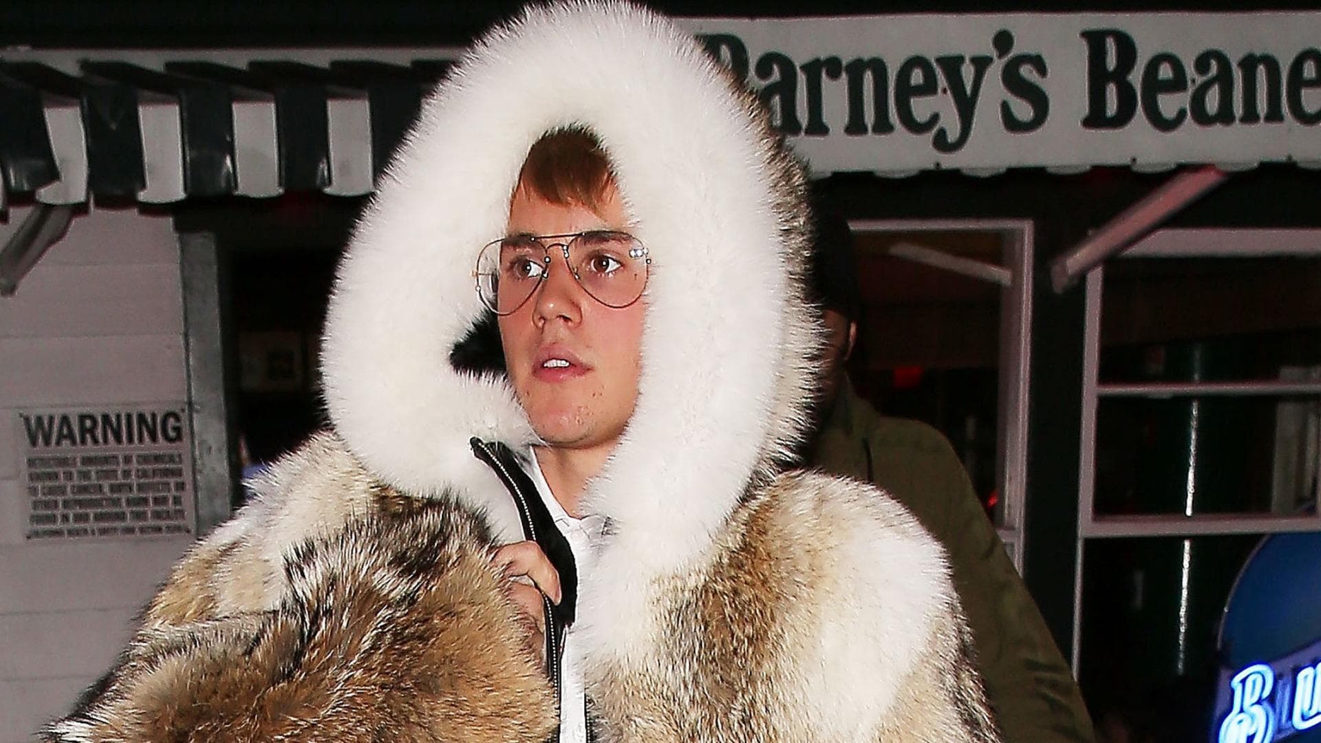 Justin-Bieber-mit-Pelzjacke-quer