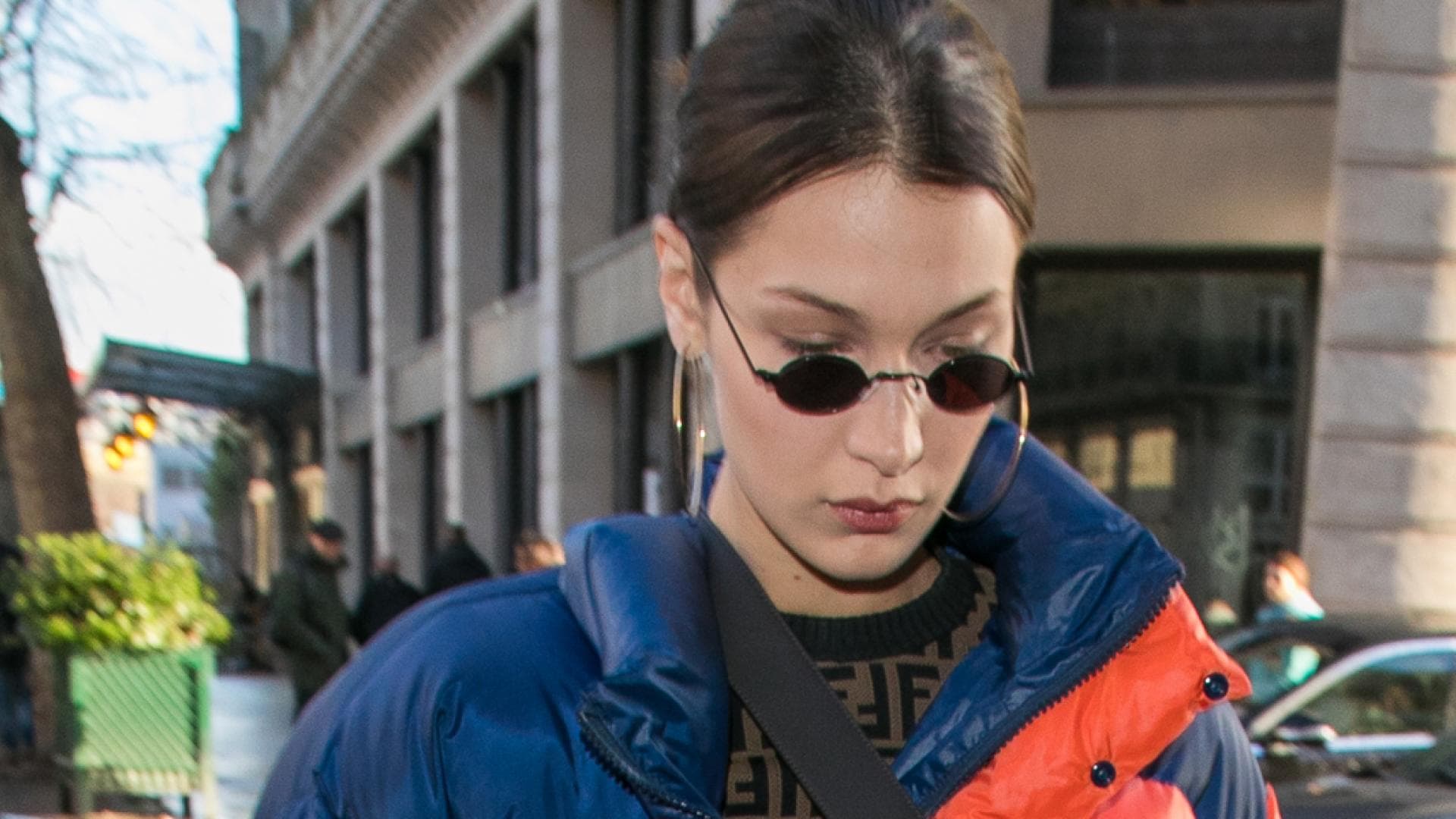 Micro-Sonnenbrillen-Bella-Hadid-schwarz-Aufmacher-quer