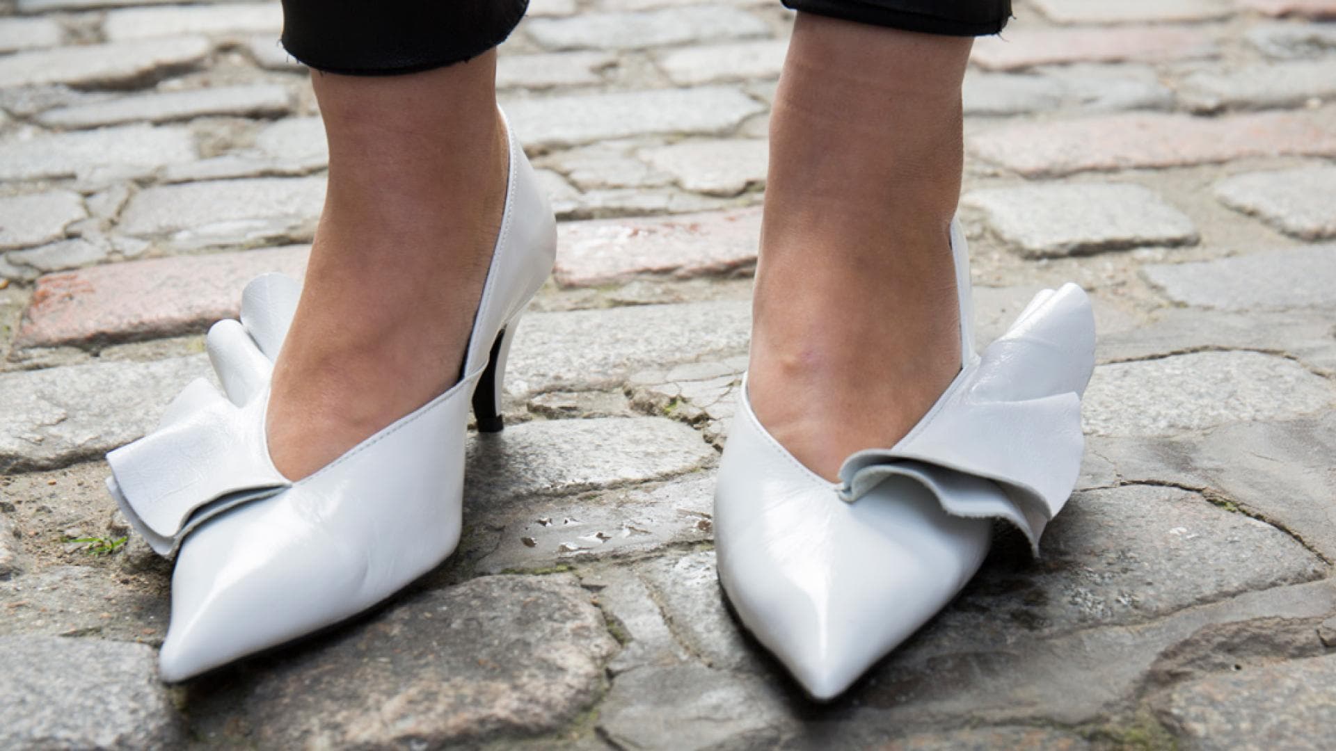 Schuhe-mit-Volants-quer