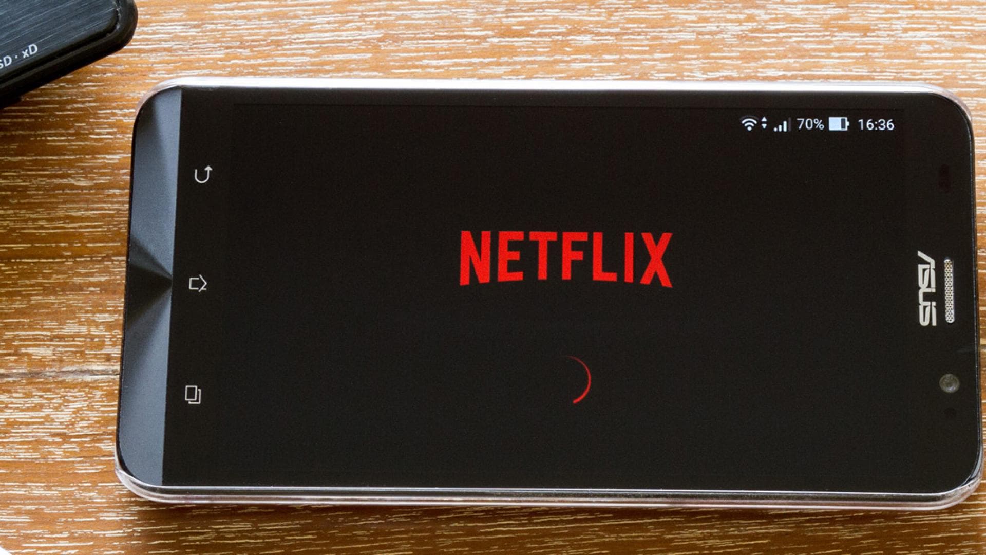 Die-Welle-Netflix-Serie-quer