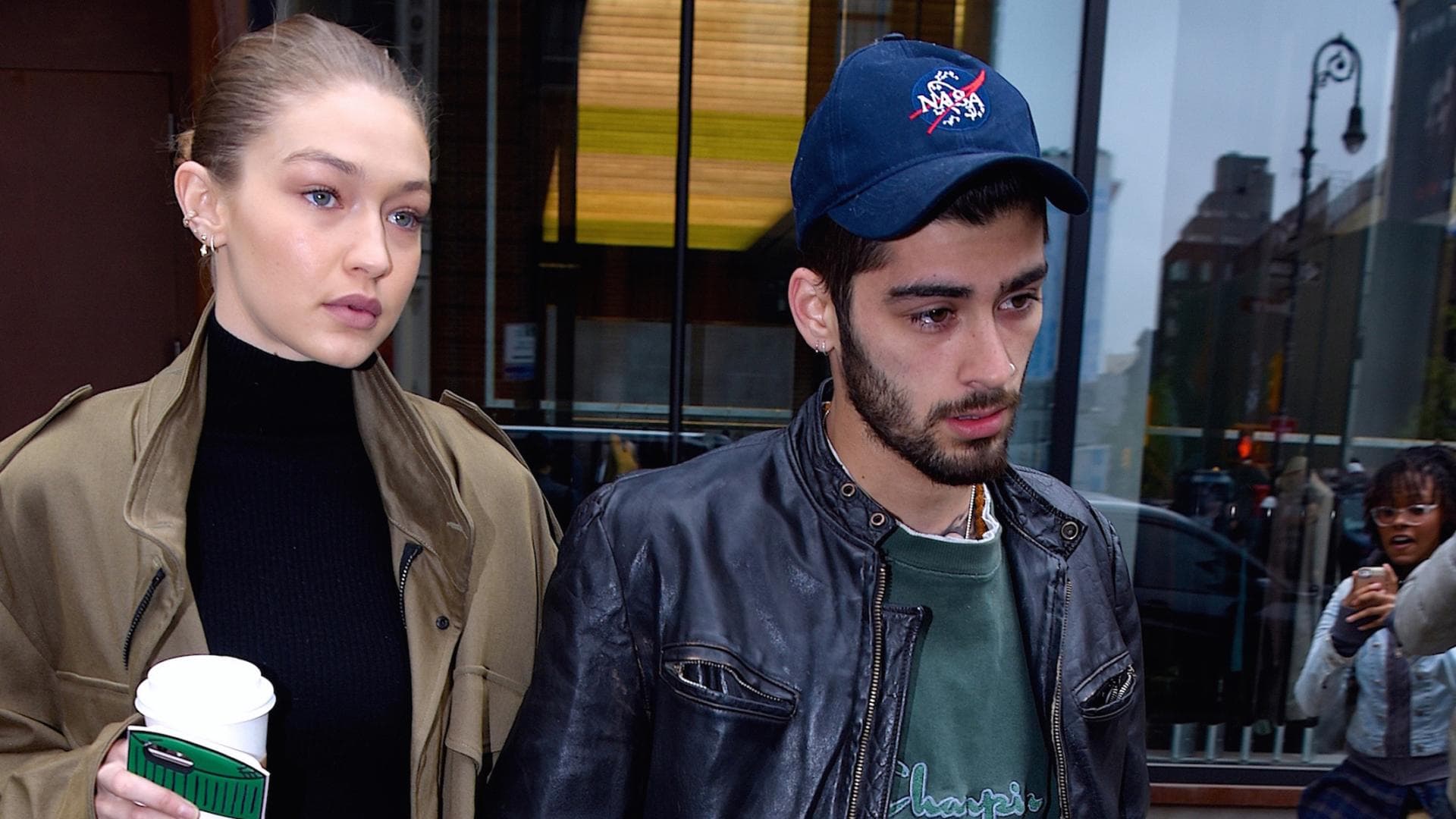 gigi-zayn-kussfoto-quer