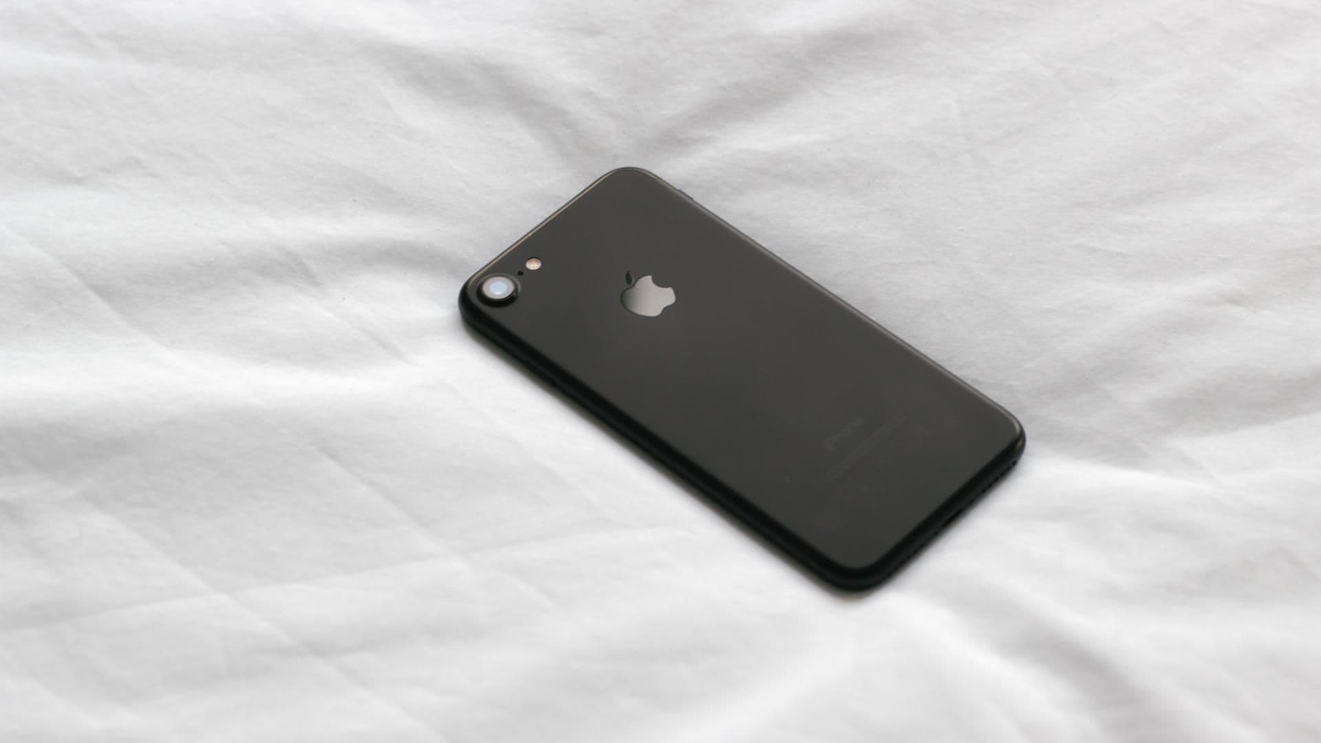 niere-gegen-iphone-quer