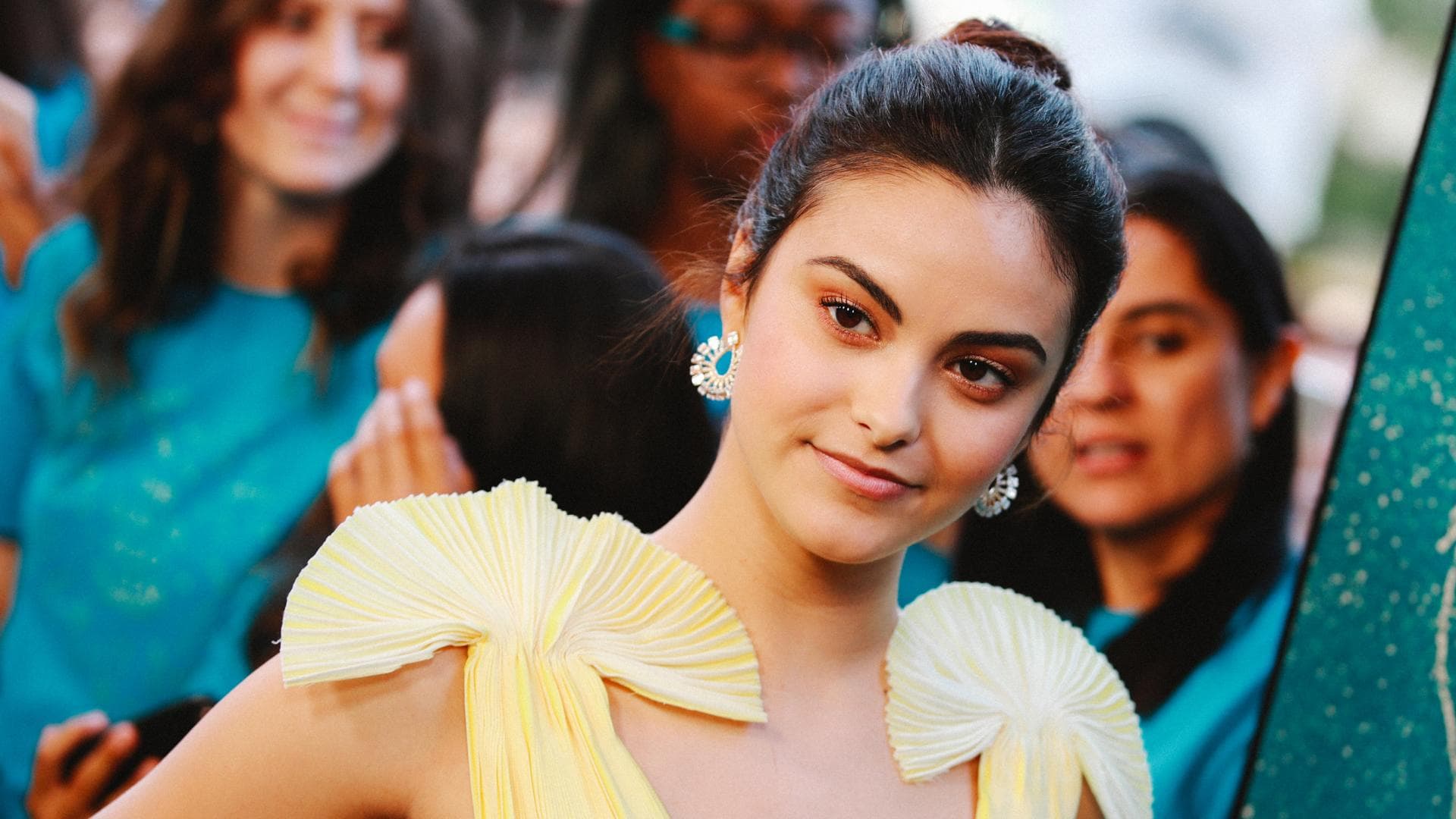 camila-mendes-familienzuwachs-quer