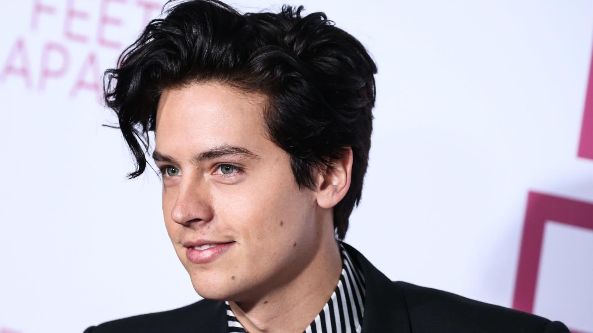 cole-sprouse-vermögen-quer