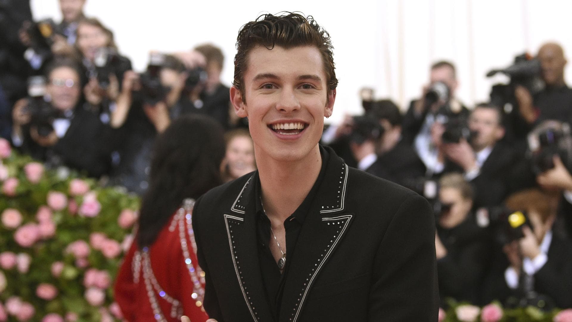 shawn-mendes-handy-quer