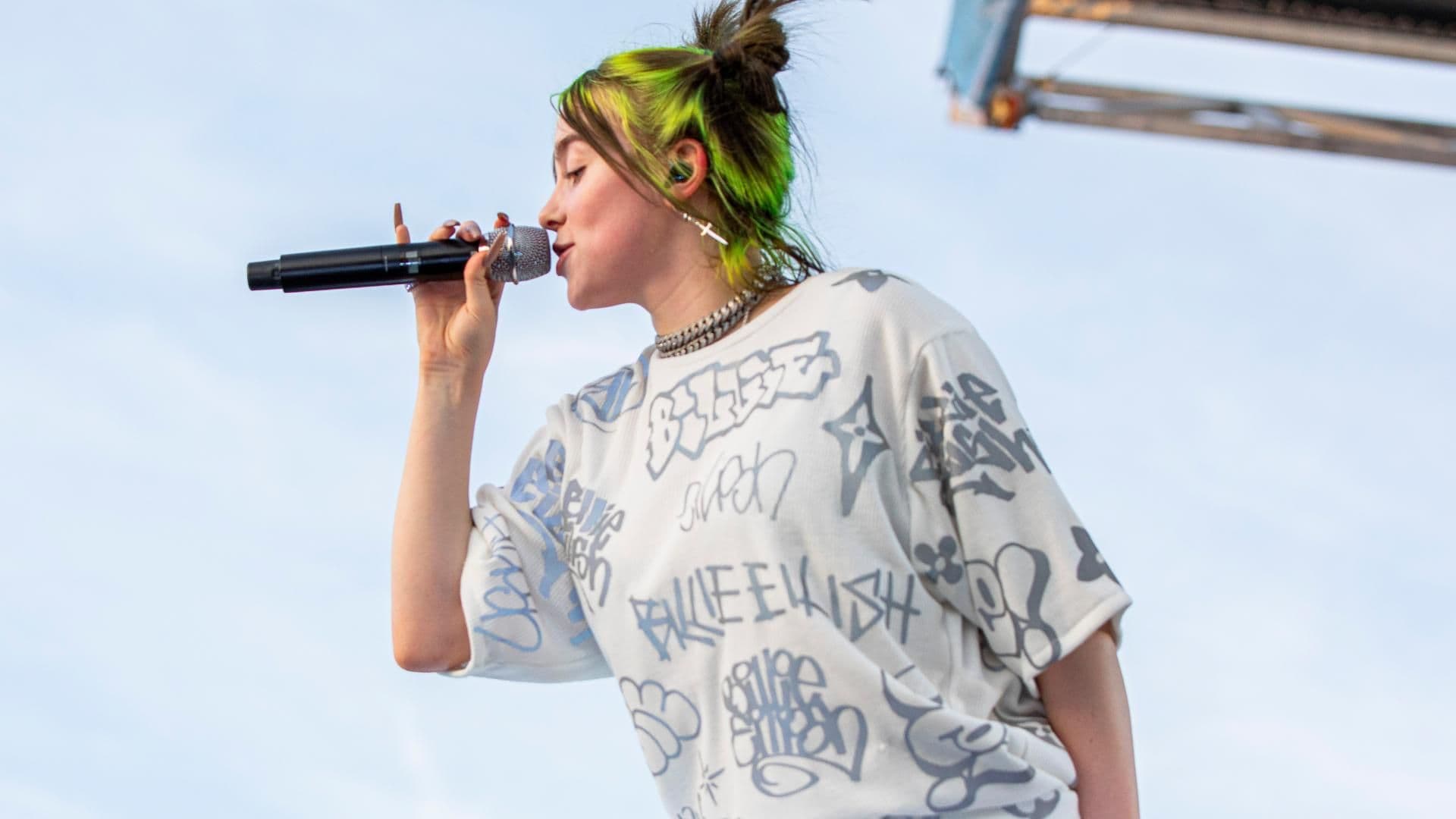 billie-eilish-familie-quer