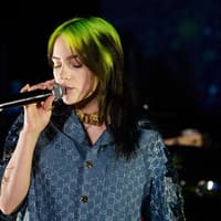 Billie Eilish auf der Bühne