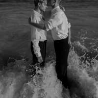 sex schwulen sex zwei schwule küssen sich