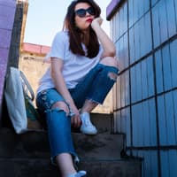 Mädchen mit Sonnenbrille Mädchen mit Sonnenbrille