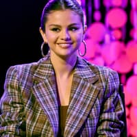 selena gomez im blazer