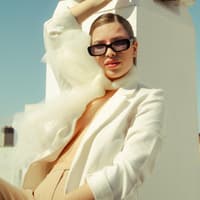 Horoskop Thema: Frau mit Schal