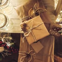 Weihnachtsgeschenke braunes Papier Weihnachtsgeschenke braunes Papier