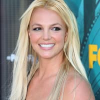 Britney Spears mit blonden Haaren Britney Spears mit blonden Haaren