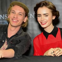 jamie-campbell-bower-lily-collins-trennung-557-1842384.jpg