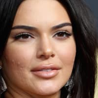 Kendall Jenner Pickel quer Kendall Jenner Pickel quer