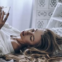 So-erkennst-du-ob-er-dich-auf-whatsapp-anlügt-Aufmacher-quer