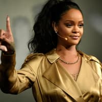 rihanna-verklagt-vater-quer