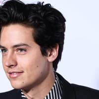 cole-sprouse-vermögen-quer cole-sprouse-vermögen-quer