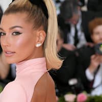 hailey-bieber-vermögen-quer