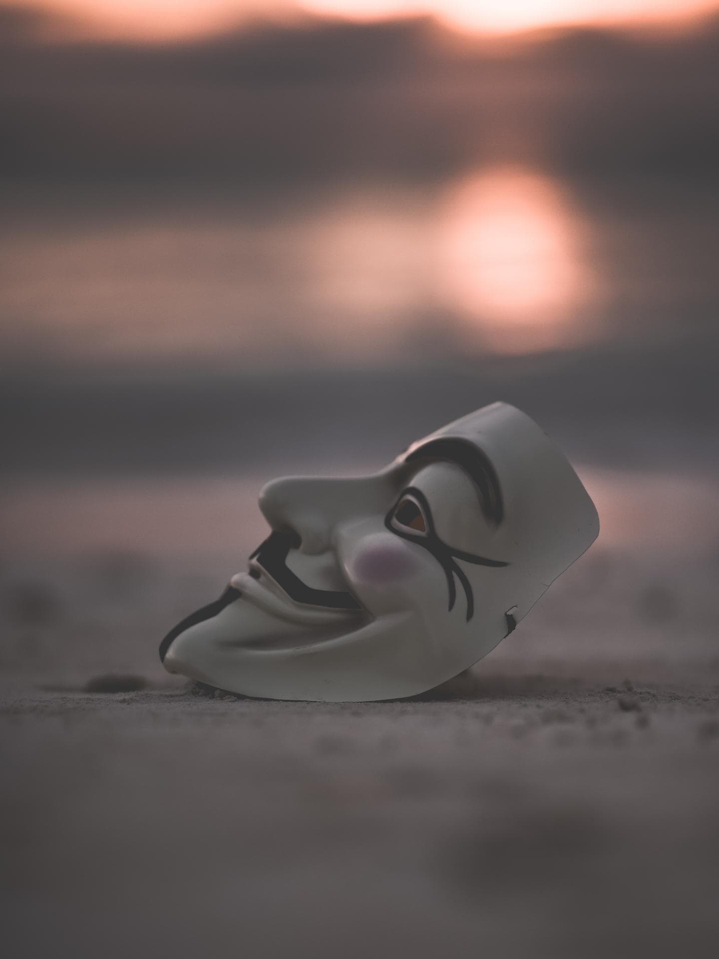 Maske im Sand