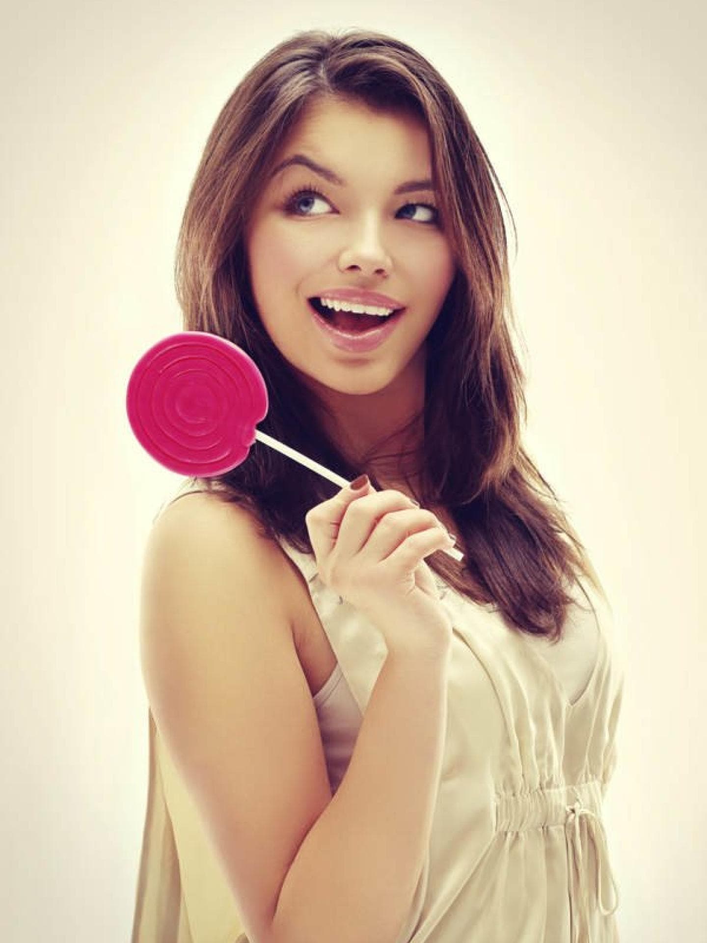 Mädchen mit Lolli in der Hand