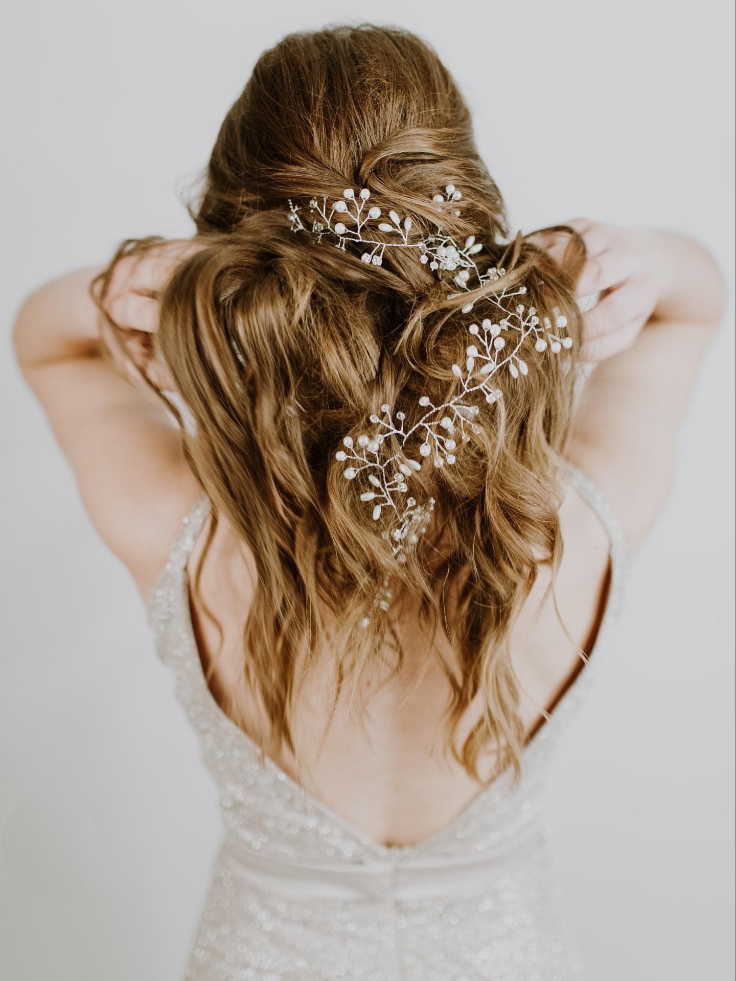 Offene Haare mit Strasssteinen