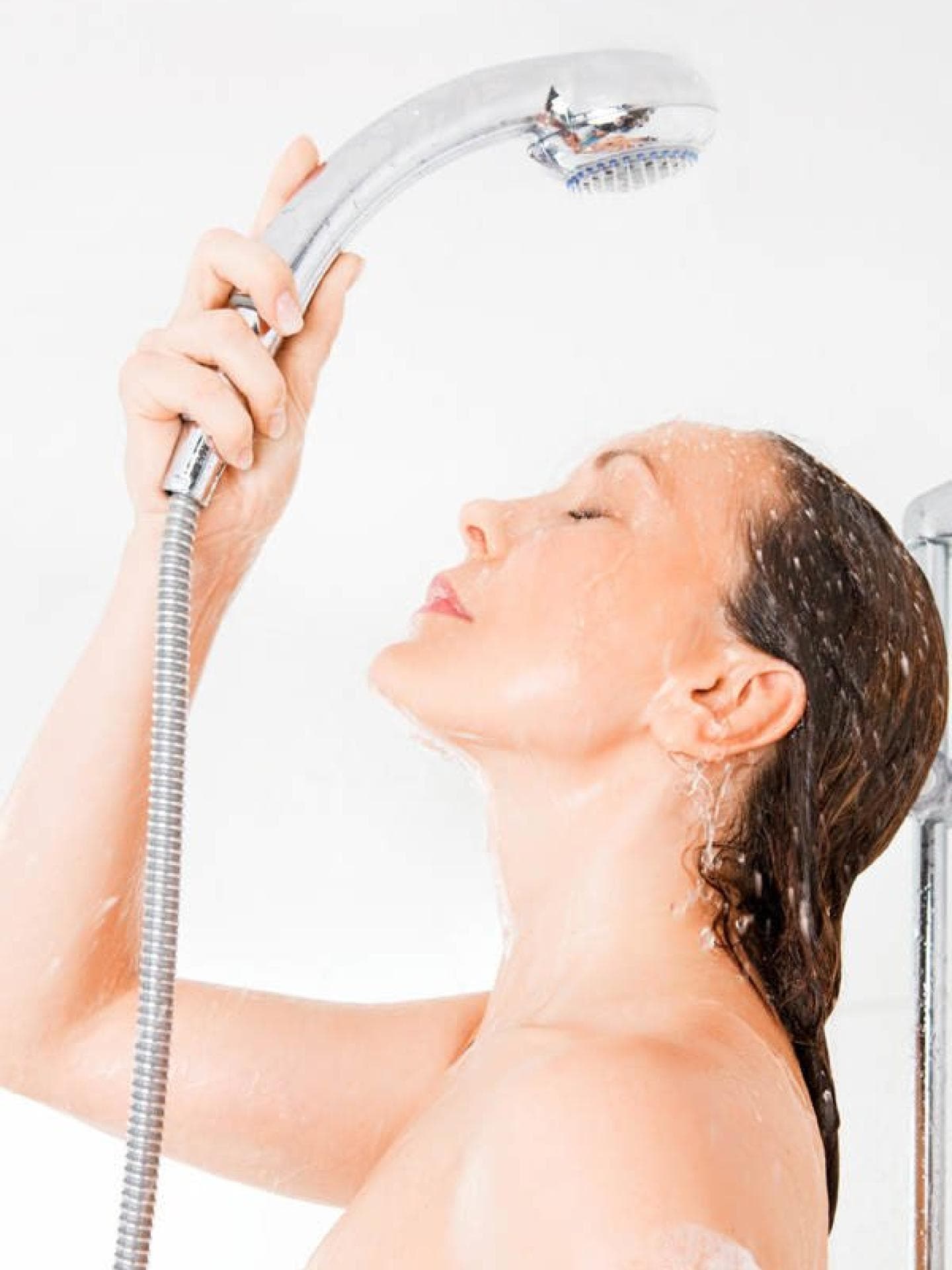 Mädchen unter der Dusche
