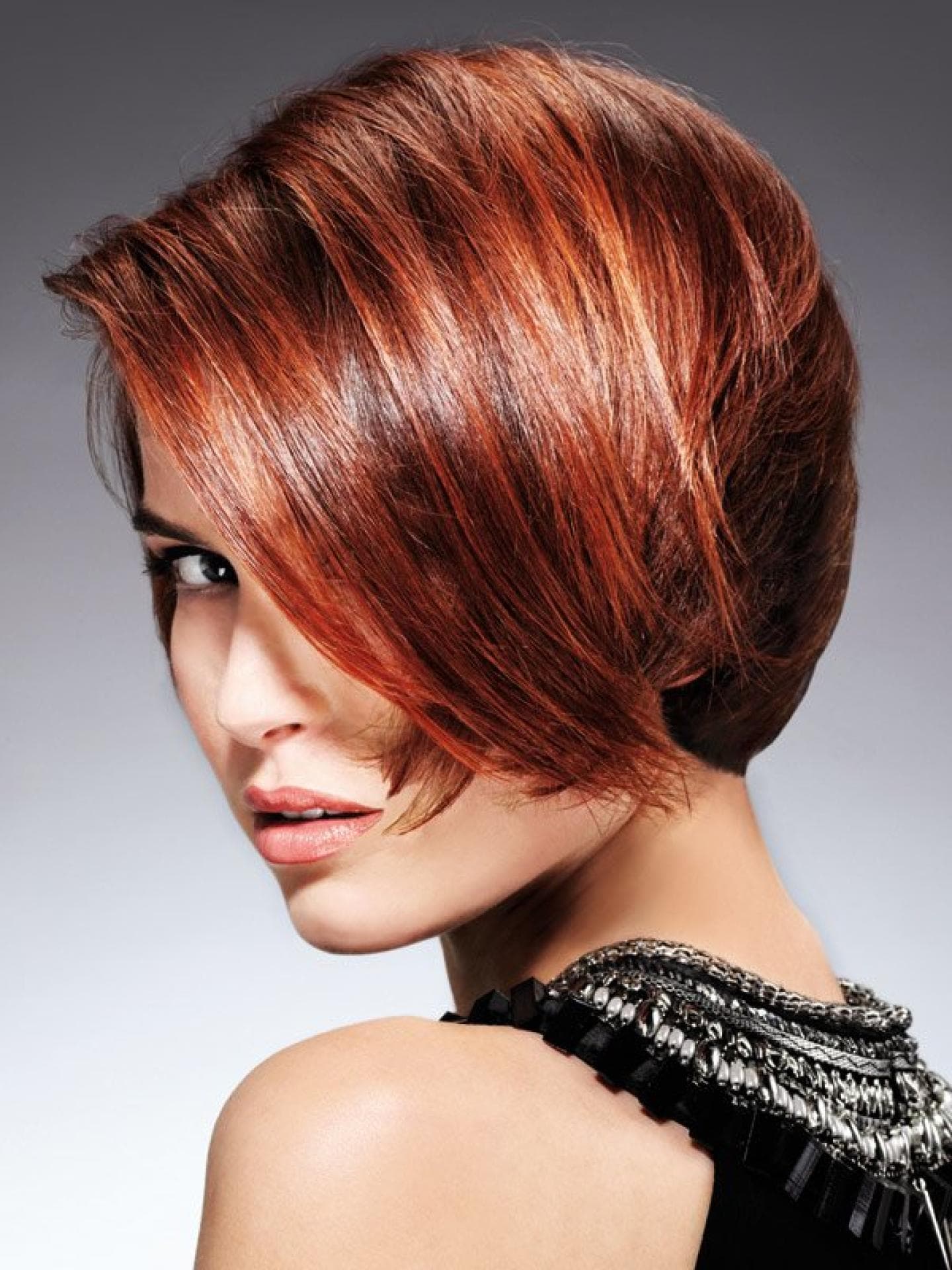 Kurzhaarfrisuren mit Farbreflexen