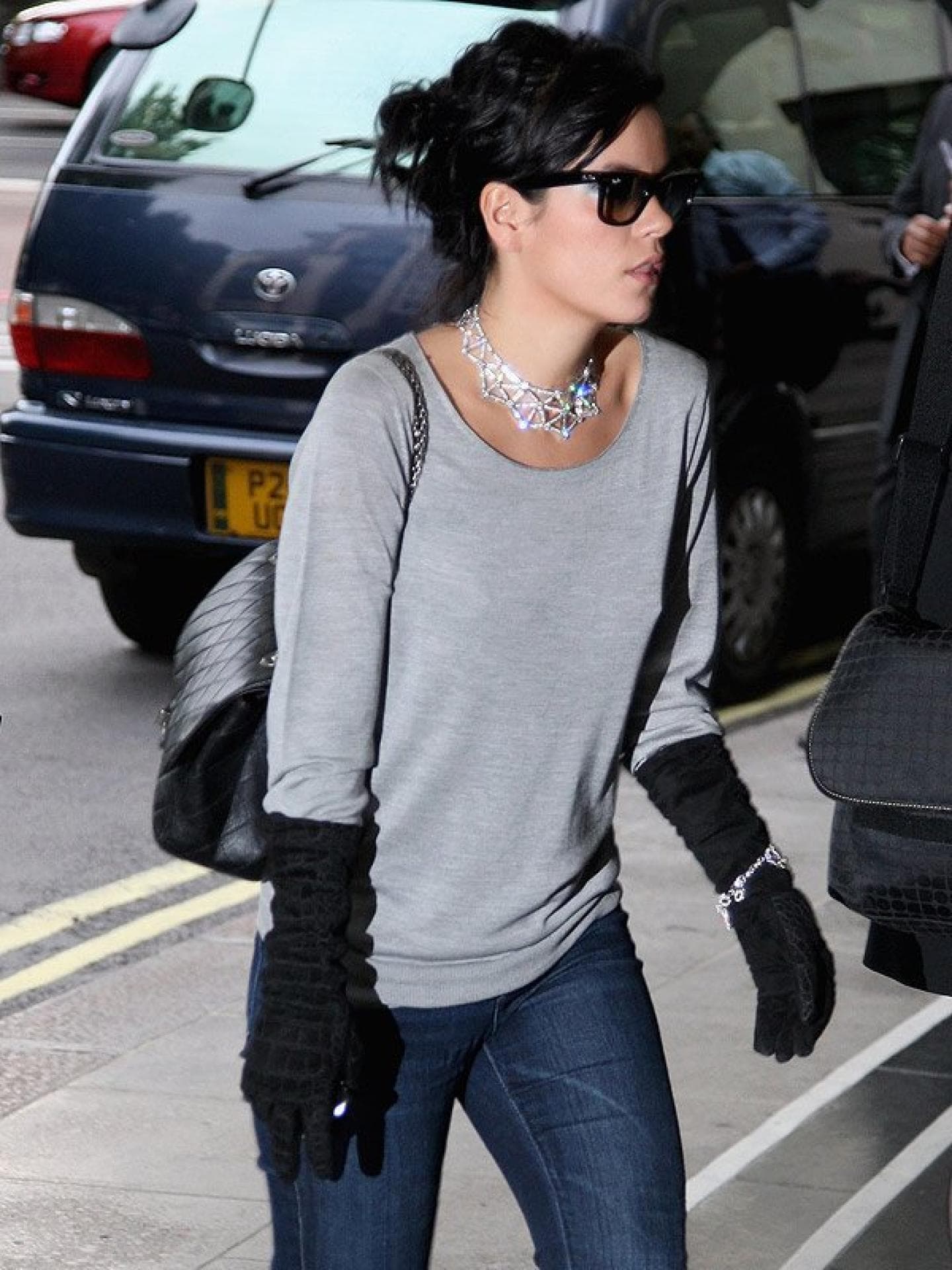 Lily Allen rank & schlank