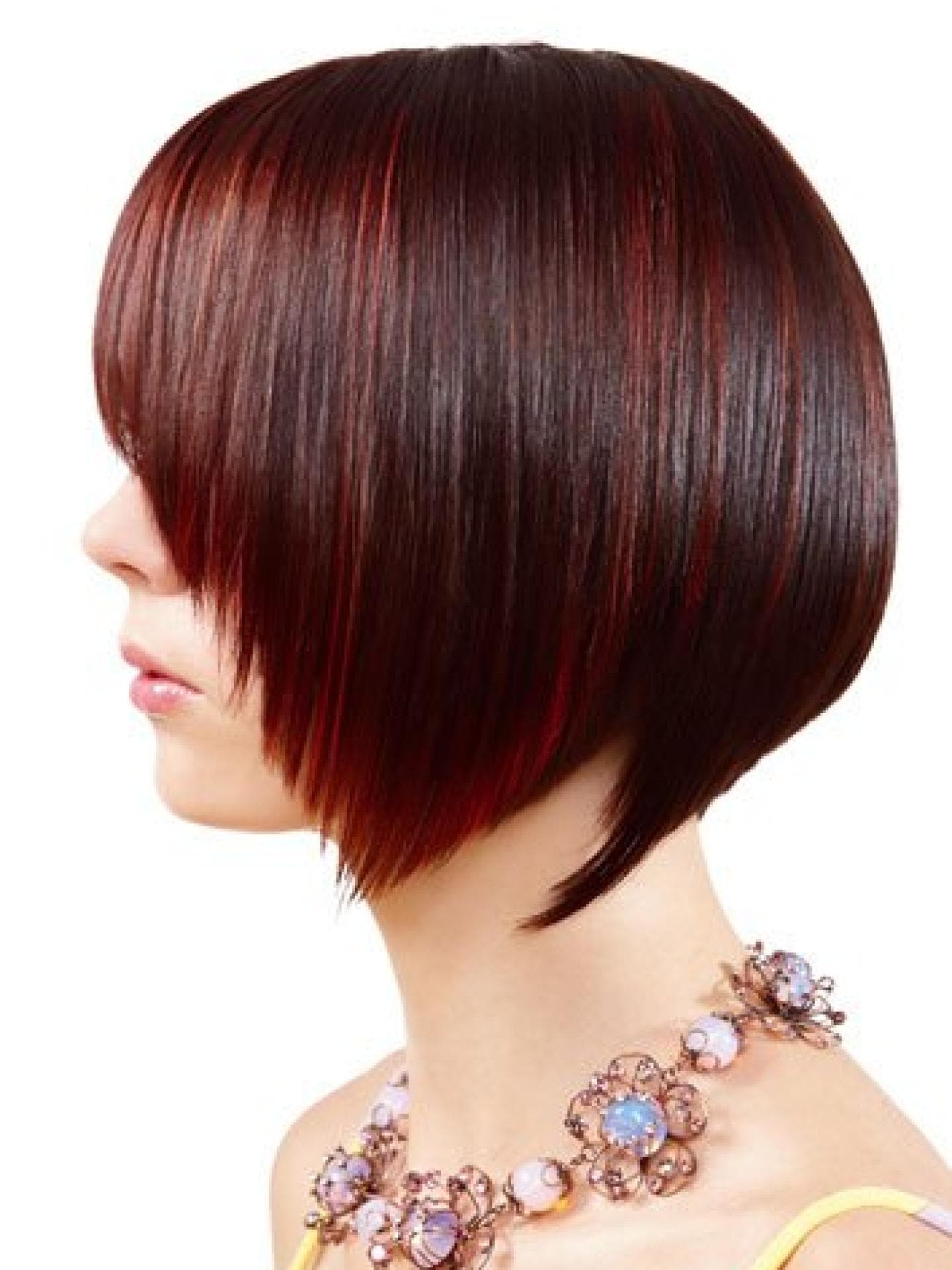 Kurzhaarfrisuren: Asymmetrischer Cut in Farbe