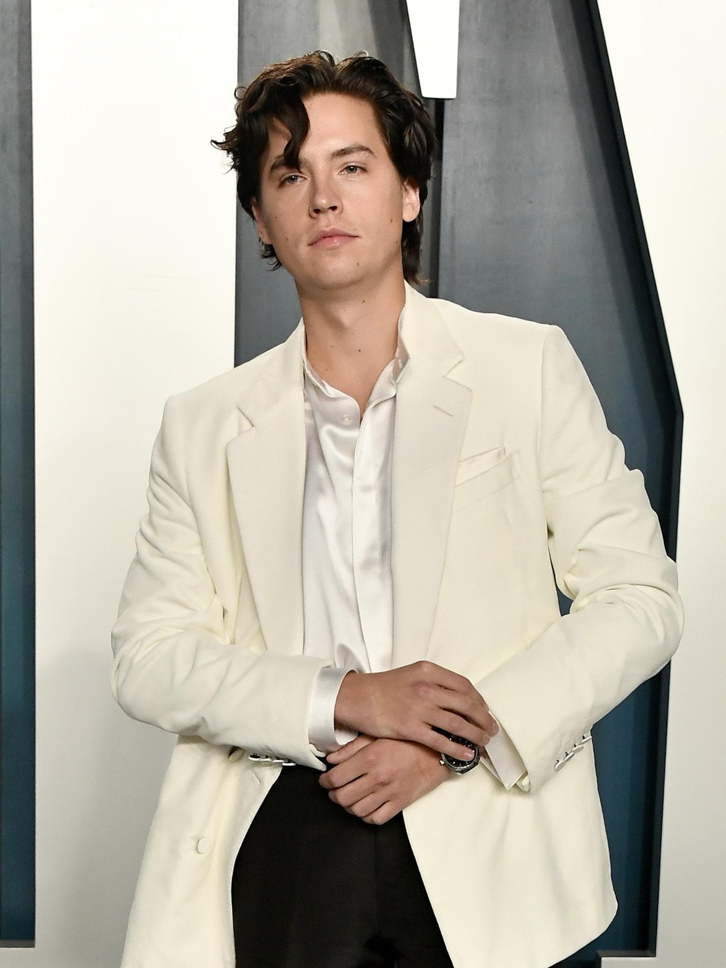 Cole Sprouse im Anzug
